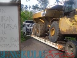Tak Kuat Menanjak, Truck Tronton Bermuatan ADT Melintang dan Menutupi Badan Jalan Lintas Tengah