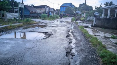 Kerusakan Jalan di Kota Arga Makmur Patut Menjadi Perhatian Serius Pemkab Setempat, Bahaya Mengintai Pengguna Jalan