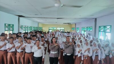 Sosialisasi Kamseltibcarlantas oleh Satlantas Polres Bengkulu Utara di SMAN 01 Bengkulu Utara