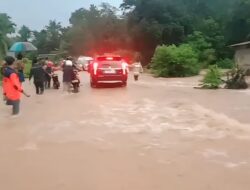 Banjir di Bengkulu Tengah Akses Jalan Tertutup Genangan Air, Dansat Brimob Turunkan Tim ke Lokasi