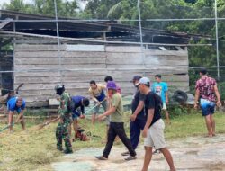 Satgas TMMD ke-120 Kodim 0423/BU Bersama Masyarakat Membersihkan Lingkungan Desa Bukit Tinggi