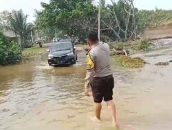 Air Laut Genangi Jalan Lintas Serangai Bengkulu Utara, Warga Diminta Waspada Saat Melintas