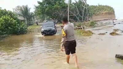 Air Laut Genangi Jalan Lintas Serangai Bengkulu Utara, Warga Diminta Waspada Saat Melintas