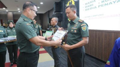 Letkol Kav Aidil Hajri, M. Han Raih Penghargaan Sebagai Pembina Wartawan Terbaik dari Kepala Staf Angkatan Darat