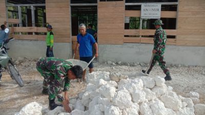 Satgas Pam Puter Enggano dan Warga Desa Malakoni Bergotong Royong Rehab Mushola An-Nur