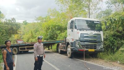 Lagi..!! Truk Trailer Melintang di Jalan Tengah Bengkulu Utara, Satlantas Imbau Pengendara Berhati-Hati