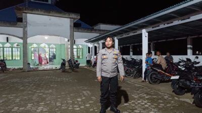 Kapolsek Lebong Tengah Pimpin Pengamanan Sholat Tarawih di Masjid Al Aamiin
