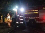 Breaking News: Si Jago Merah Ngamuk di Rumah Lansia Karang Anyar II Damkar Berhasil Jinakkan Api