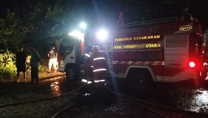 Breaking News: Si Jago Merah Ngamuk di Rumah Lansia Karang Anyar II Damkar Berhasil Jinakkan Api